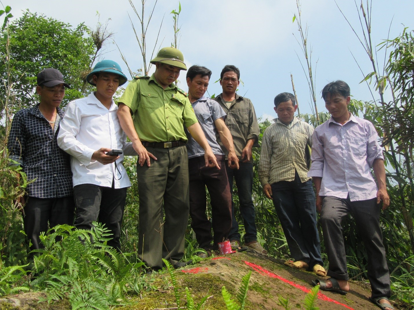 Resolving problems arising during the process of land measurement and boundaries identification in Den Sang commune