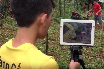 Đào tạo quay phim, chụp ảnh cho học sinh tại mô hình thực hành nông nghiệp sinh thái Si Ma Cai